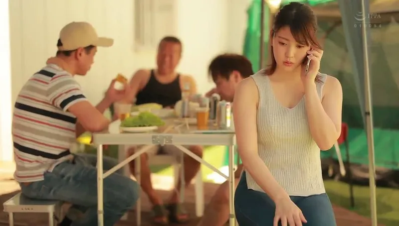 ông chồng khờ để bà xã tham gia sự kiện cắm trại với mấy gã hàng xóm và cái kết